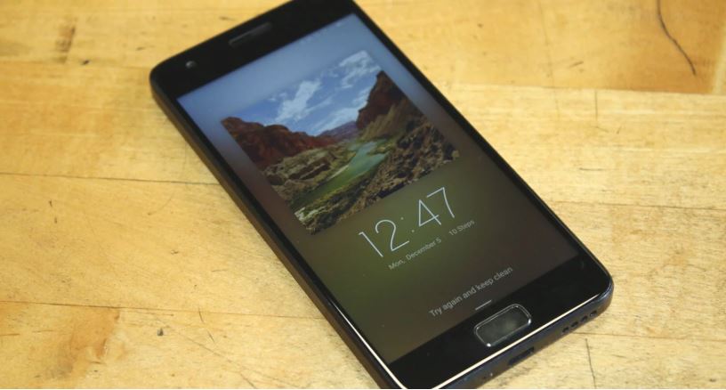 What applications are installed on my smartphone