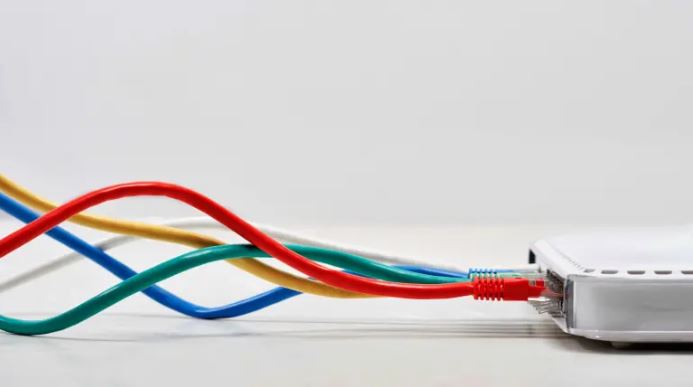 What's the Difference Between a Modem and a Router?